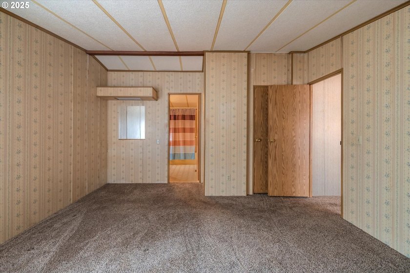 Lovingly updated Three Bed/Two Bath in Shorepines Village. Sip - photo 16