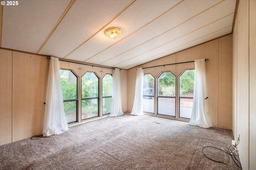 Lovingly updated Three Bed/Two Bath in Shorepines Village. Sip - photo 32