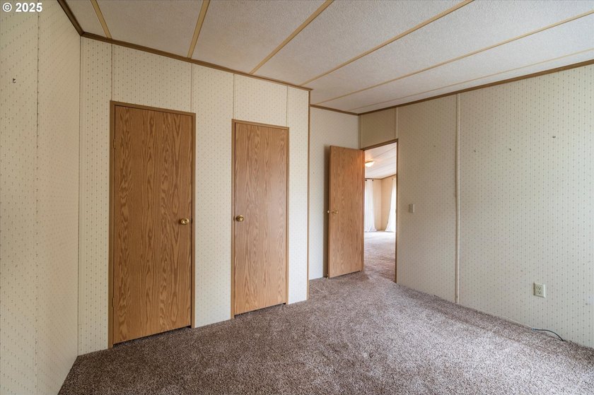 Lovingly updated Three Bed/Two Bath in Shorepines Village. Sip - photo 34