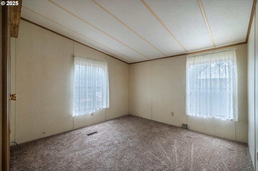 Lovingly updated Three Bed/Two Bath in Shorepines Village. Sip - photo 38