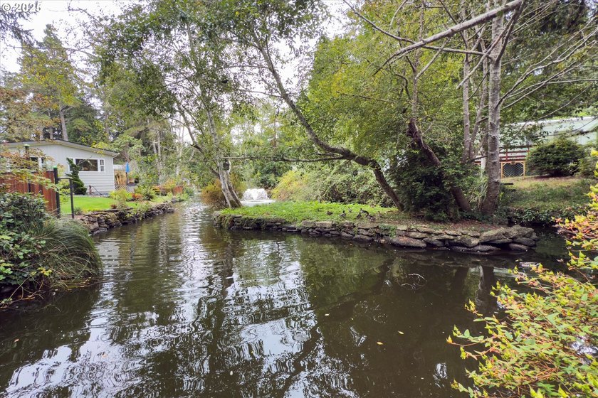 Lovingly updated Three Bed/Two Bath in Shorepines Village. Sip - photo 45