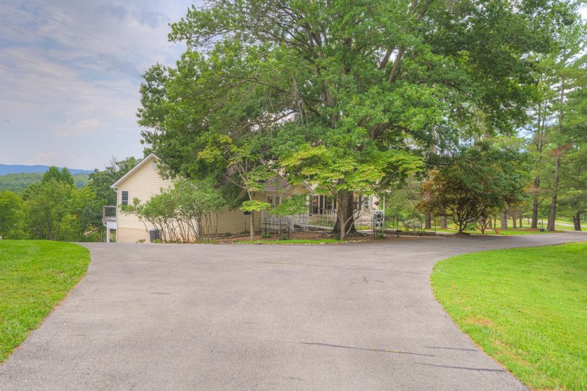 Claytor Lake home on 6 acre lot! Lake frontage for a future dock - photo 3