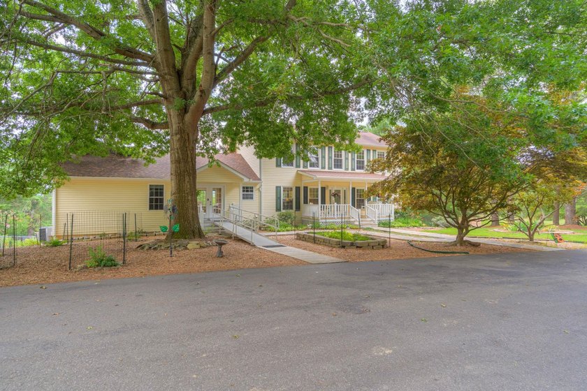 Claytor Lake home on 6 acre lot! Lake frontage for a future dock - photo 6