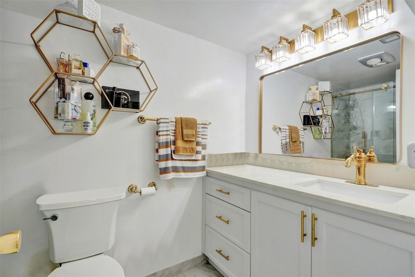 Come see this beautifully charming 1 bed, 1.5 bath condo in the - photo 6
