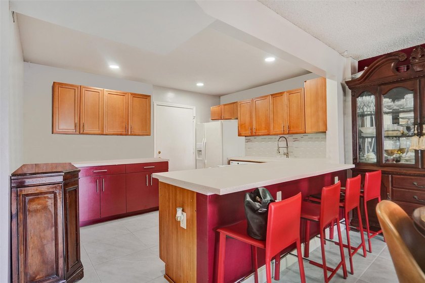 Come see this beautifully charming 1 bed, 1.5 bath condo in the - photo 8