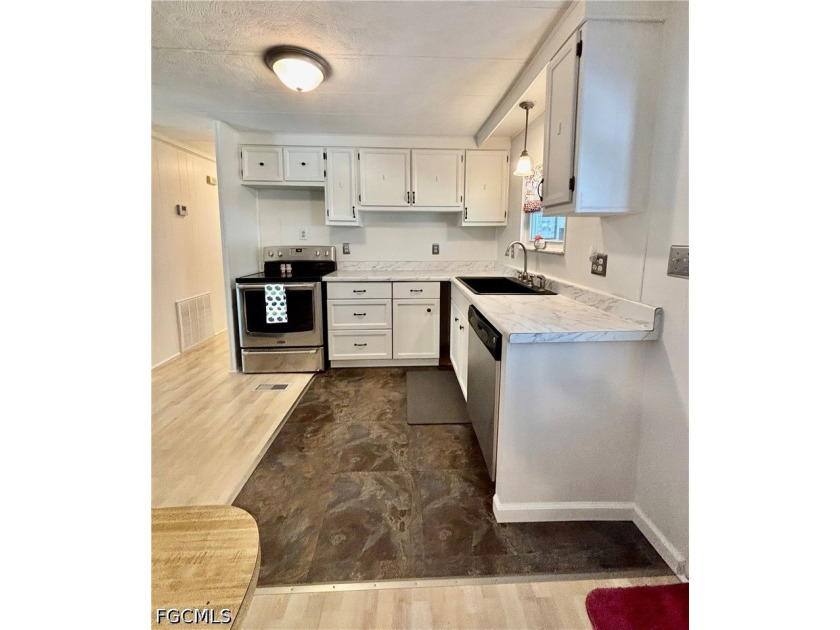 ADORABLE 2-BED, 2-BATH HOME IN 55+ FOREST PARK WHERE YOU OWN THE - photo 6
