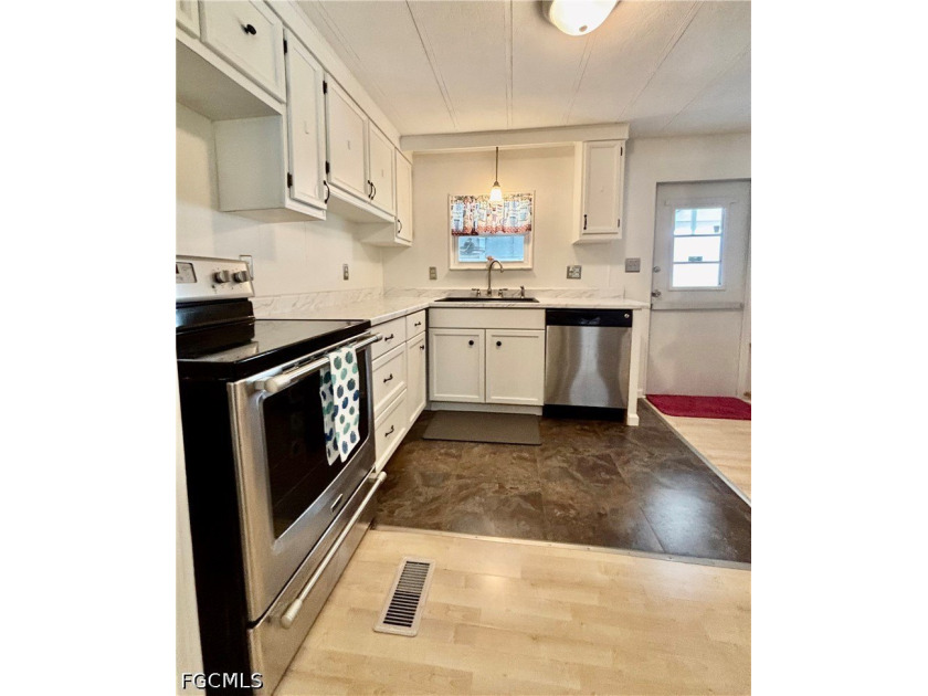 ADORABLE 2-BED, 2-BATH HOME IN 55+ FOREST PARK WHERE YOU OWN THE - photo 8