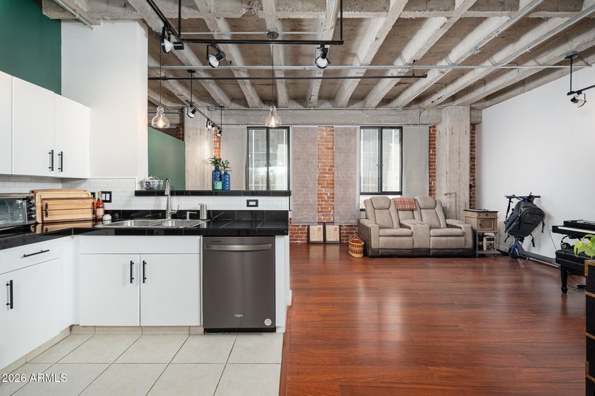 TURN KEY - FURNITURE INCLUDED!! 3 months base HOA included with - photo 8