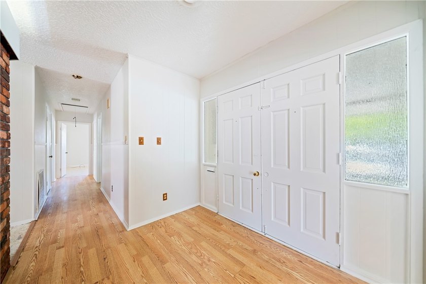 Don't miss this! Charming 3/2 home on a large corner lot, 2 - photo 14