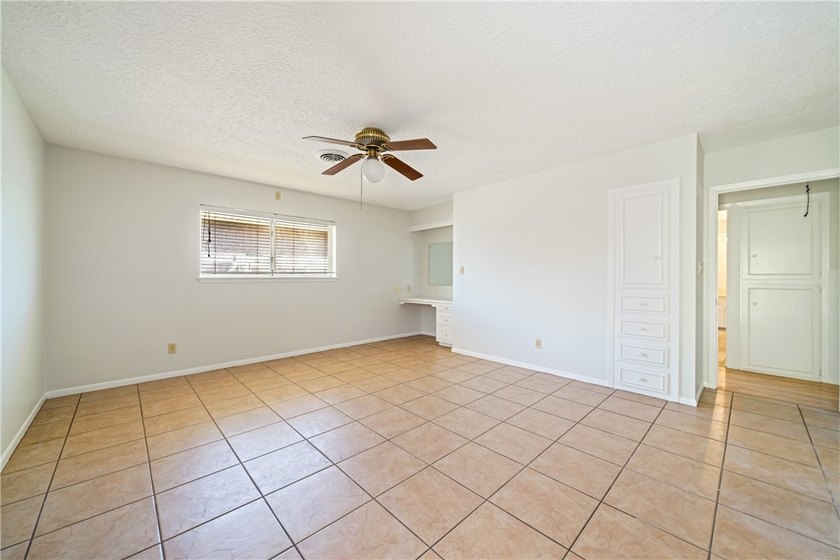 Don't miss this! Charming 3/2 home on a large corner lot, 2 - photo 15