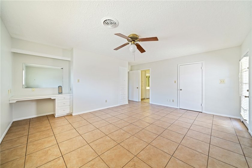 Don't miss this! Charming 3/2 home on a large corner lot, 2 - photo 16