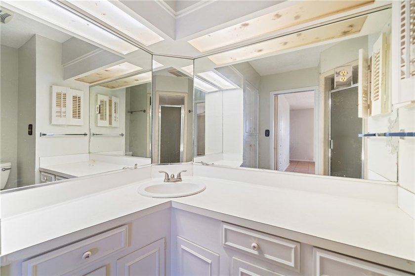 Don't miss this! Charming 3/2 home on a large corner lot, 2 - photo 18