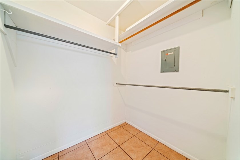 Don't miss this! Charming 3/2 home on a large corner lot, 2 - photo 19