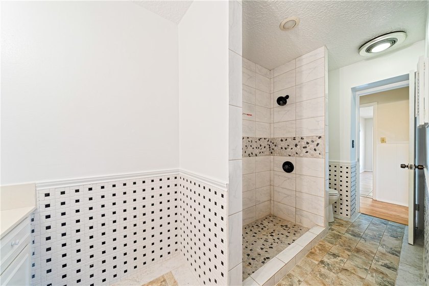Don't miss this! Charming 3/2 home on a large corner lot, 2 - photo 26