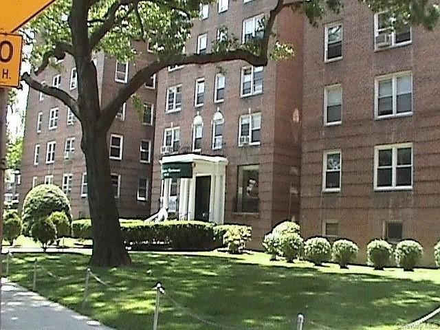 LOVELY SPACIOUS STUDIO, ELEVATOR, LAUNDRY ROOM, LIVE IN SUPER - photo 2