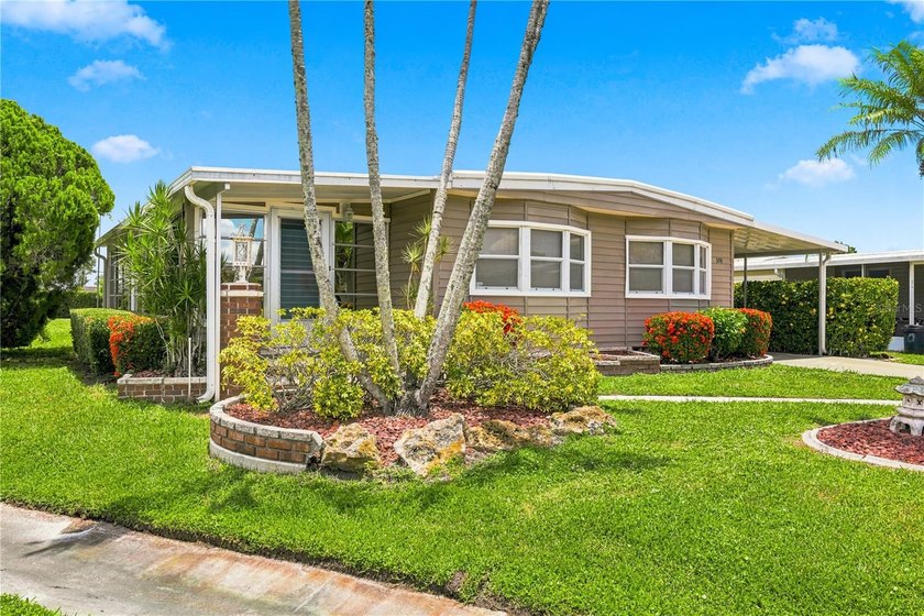 Under contract-accepting backup offers. Escape to the Florida - photo 3