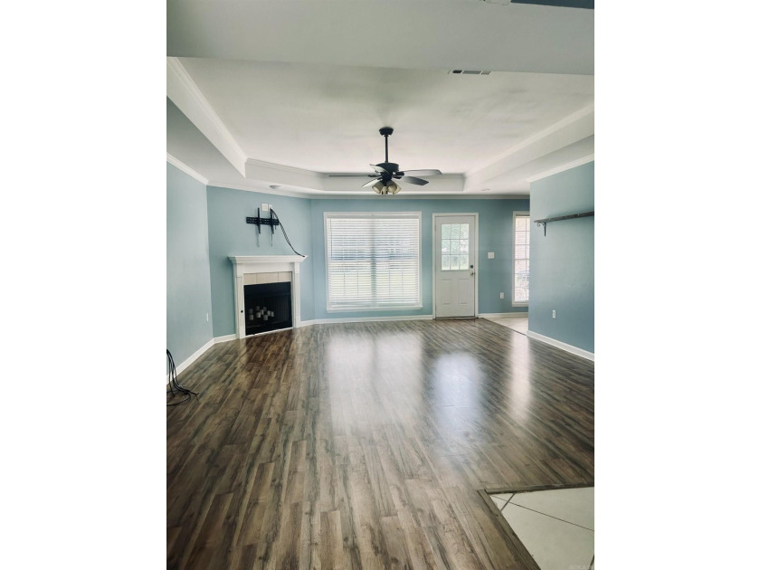 Beautiful brick home in Park Lakes Subdivision with great curb - photo 4