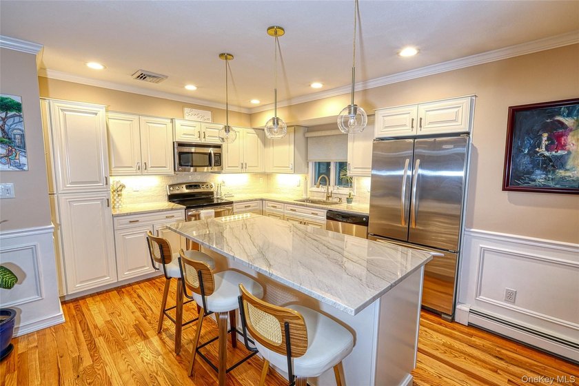 Welcome to your dream home! Nestled on a quiet court with no - photo 8