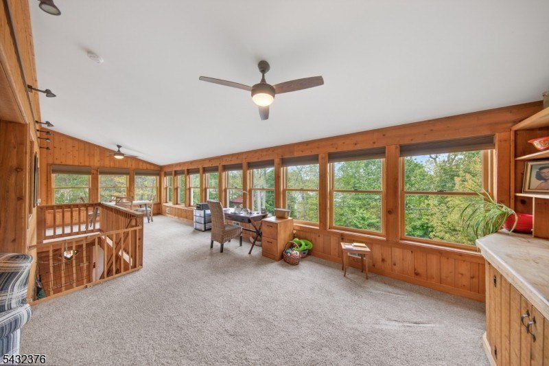 Lakeside Beauty in Highland Lakes. This beautiful lake-style - photo 3