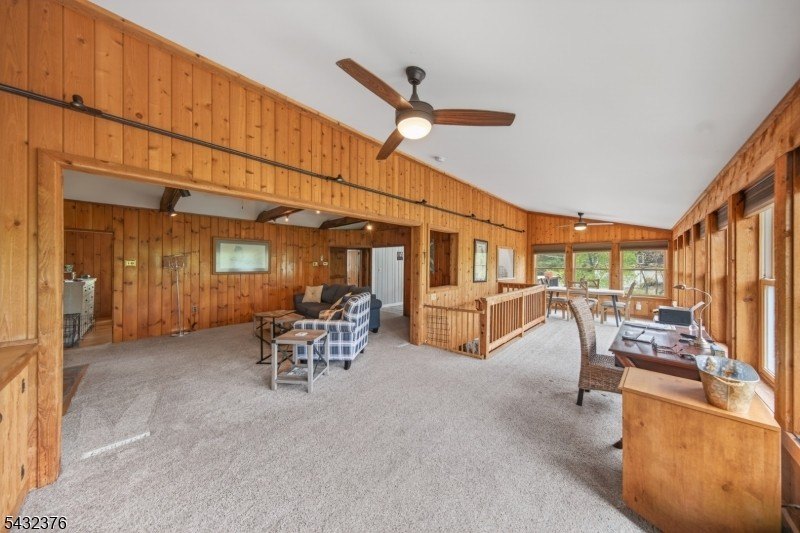 Lakeside Beauty in Highland Lakes. This beautiful lake-style - photo 6