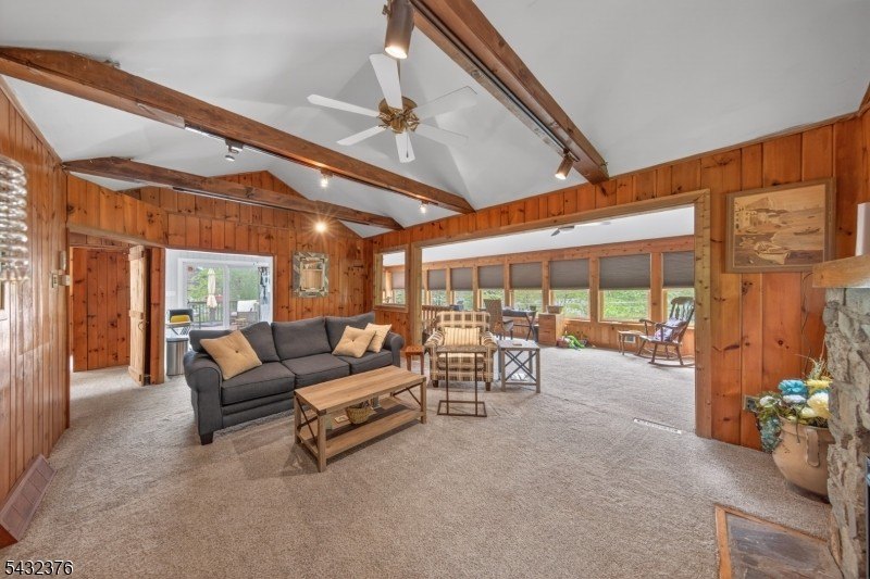Lakeside Beauty in Highland Lakes. This beautiful lake-style - photo 8