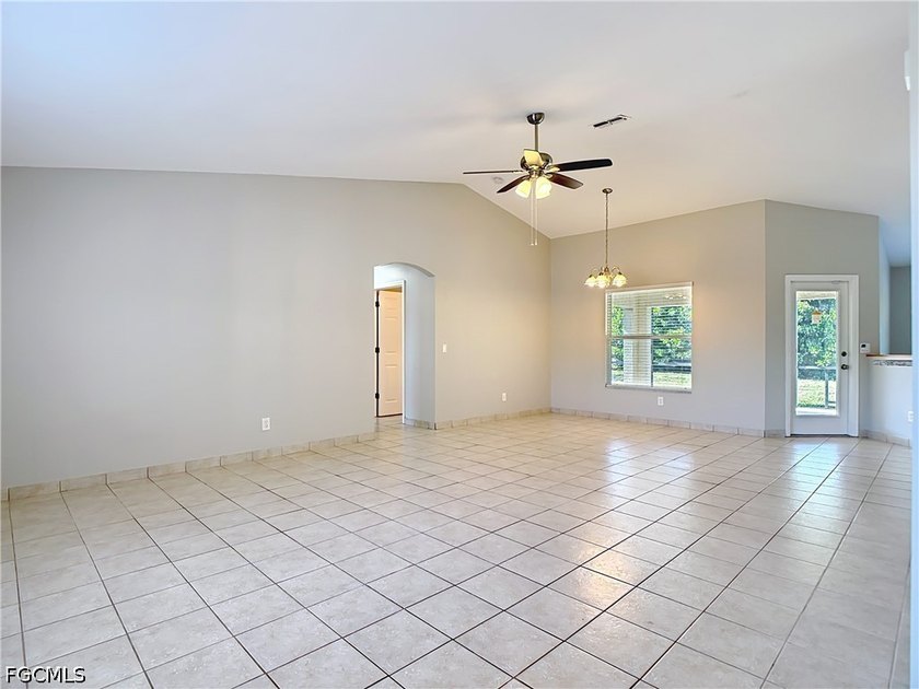 Welcome home to this well maintained 3 bedroom, 2 bath home - photo 7