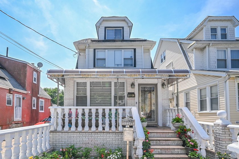 Renovated and Sunny Detached Colonial on a Great Block in the - photo 2