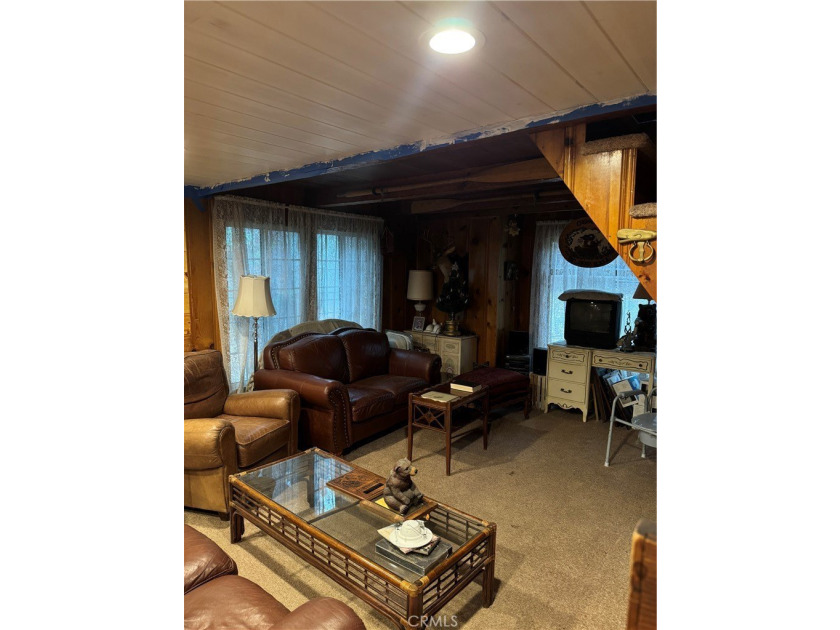 Extensively renovated 2-bedroom Moonridge cabin situated on two - photo 11