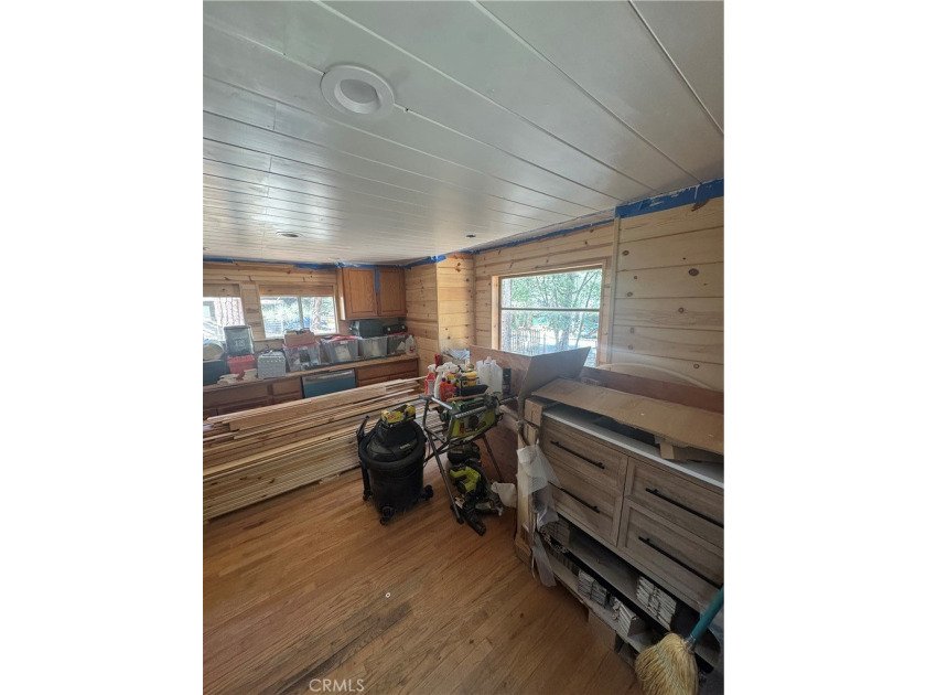 Extensively renovated 2-bedroom Moonridge cabin situated on two - photo 27