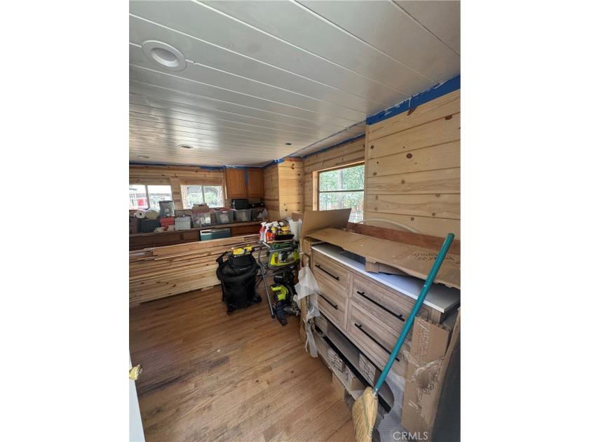 Extensively renovated 2-bedroom Moonridge cabin situated on two - photo 29