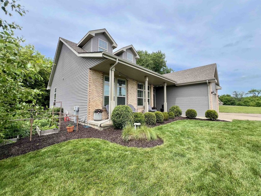 Experience the ultimate Rock River waterfront lifestyle! This - photo 4