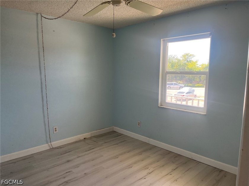 Nicely Updated 2 bedroom, 2 Bathroom Condo. Newer Kitchen - photo 8
