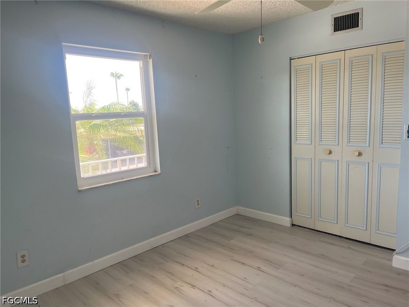 Nicely Updated 2 bedroom, 2 Bathroom Condo. Newer Kitchen - photo 9