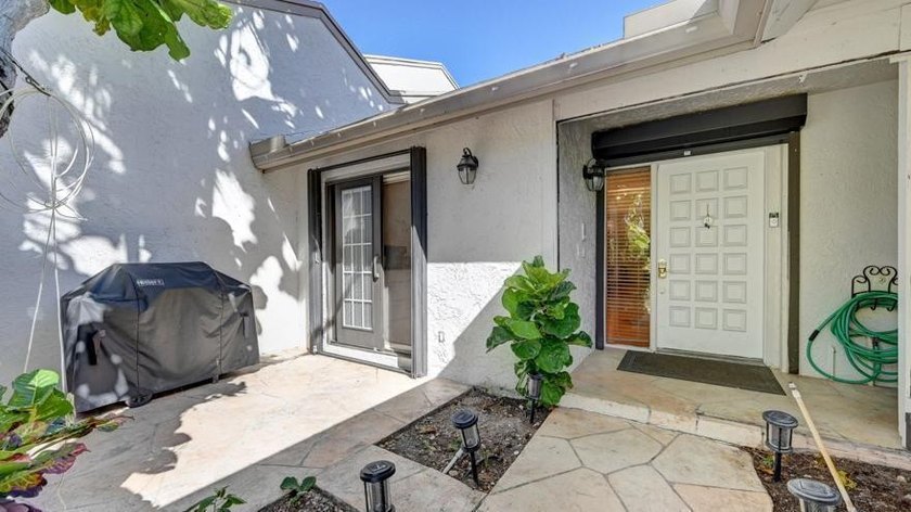 STUNNING CORNER VILLA!! in the highly desirable Canary Palm Club - photo 7