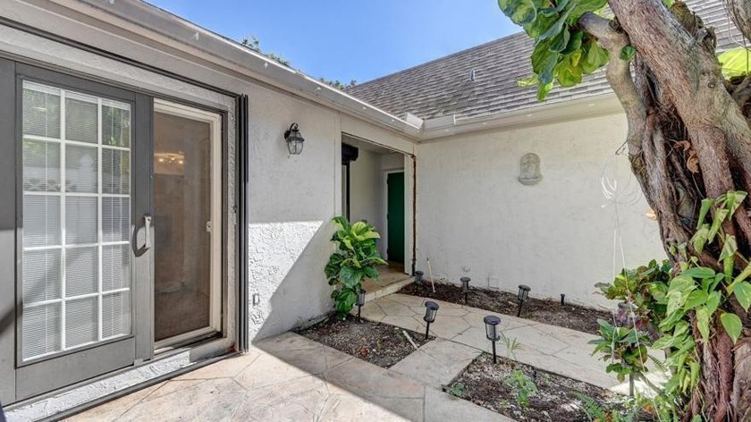 STUNNING CORNER VILLA!! in the highly desirable Canary Palm Club - photo 8