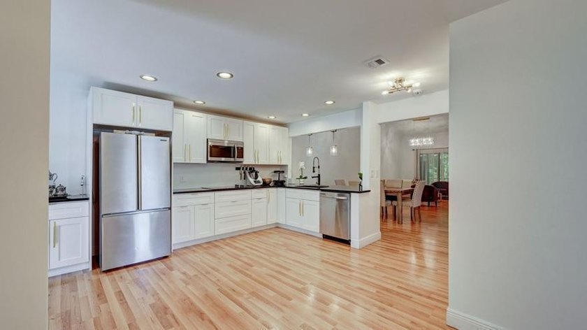 STUNNING CORNER VILLA!! in the highly desirable Canary Palm Club - photo 10