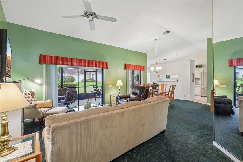 Move right into this well maintained 3 bedroom, 2 bathroom home - photo 8