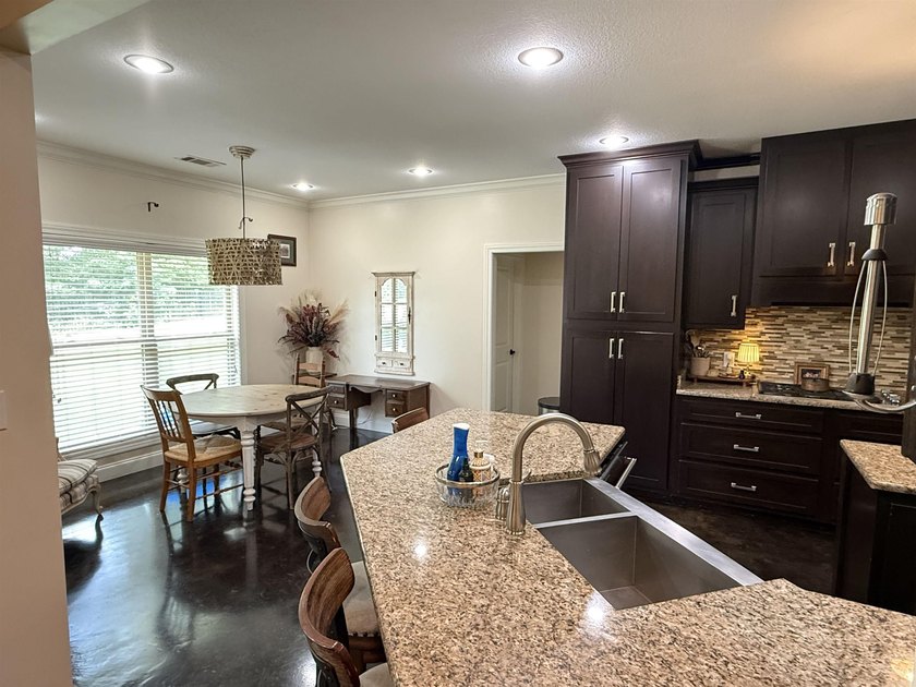 Beautiful custom built home on #15 Fairway in Sage Meadow with 5 - photo 6