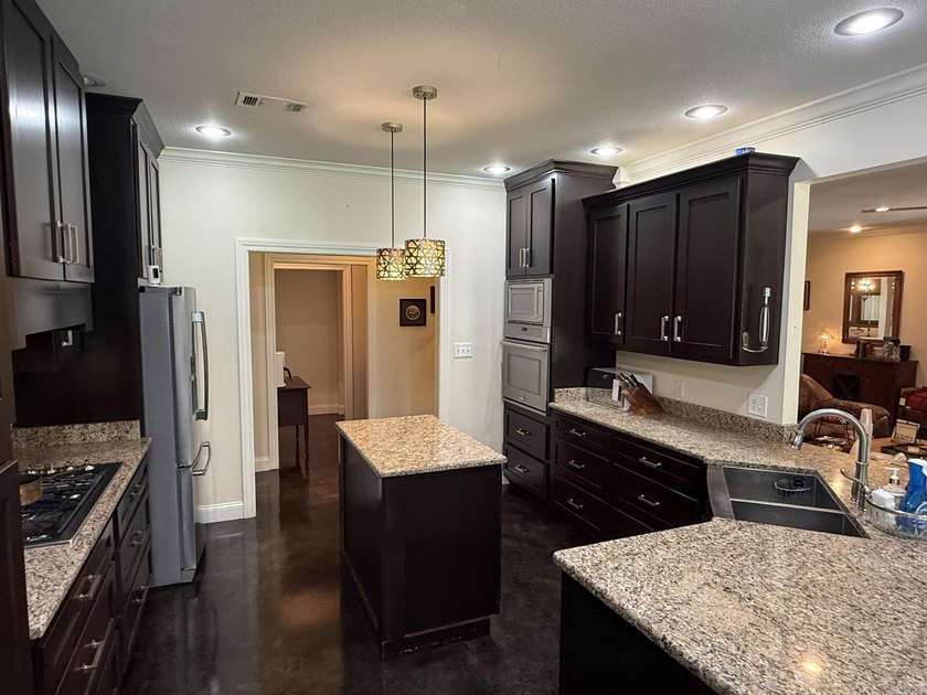 Beautiful custom built home on #15 Fairway in Sage Meadow with 5 - photo 9