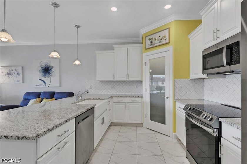 Rare Opportunity! These custom-built attached villas are being - photo 4