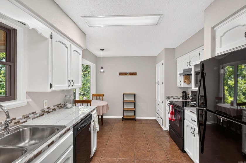 Enjoy this cute home on a private 1/3 acre lot between Lake - photo 2