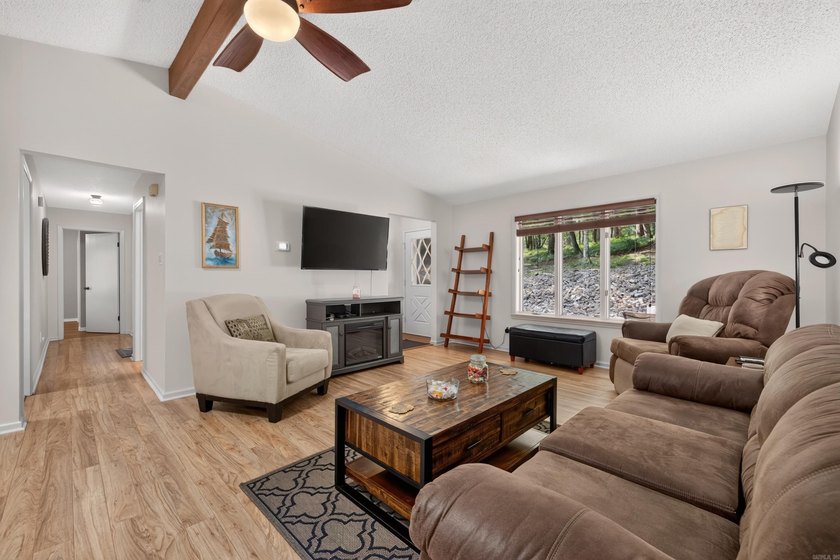 Enjoy this cute home on a private 1/3 acre lot between Lake - photo 9