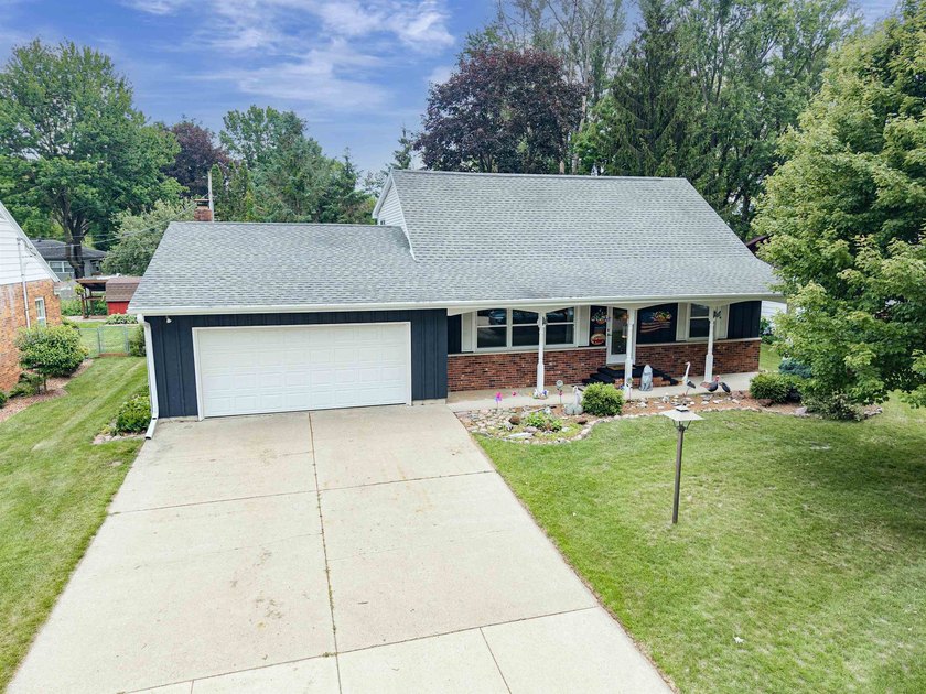 Check out this very well maintained, beautiful 3 bedroom Cape - photo 2
