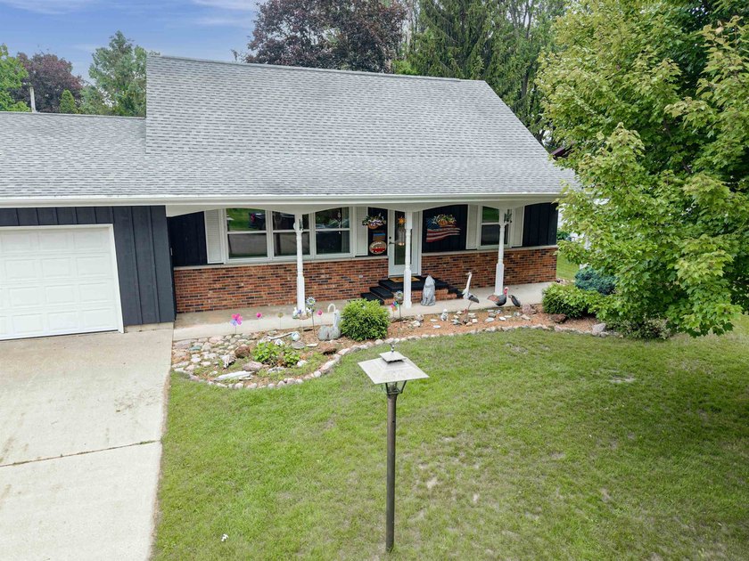 Check out this very well maintained, beautiful 3 bedroom Cape - photo 5