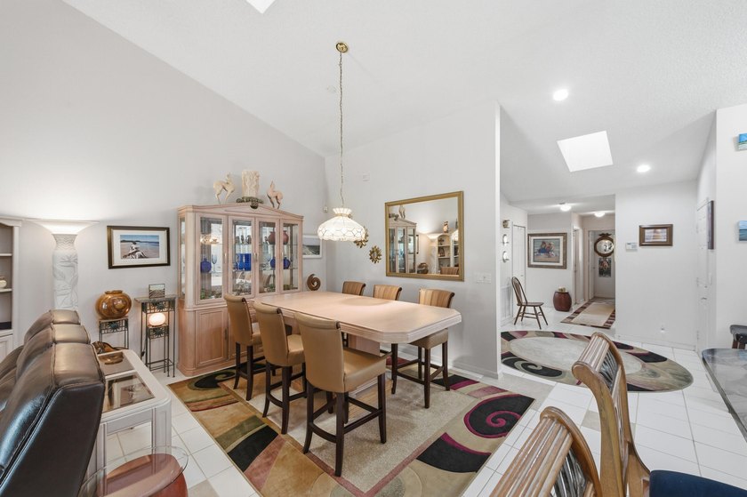 Don't Wait ! Welcome to this charming 3-bedroom, 2-bathroom - photo 11