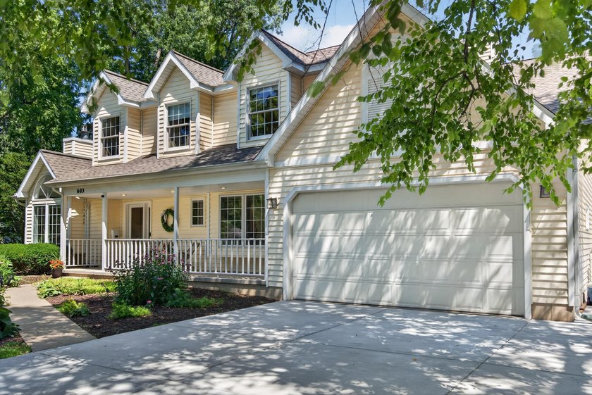 Treasure in the Heart of Monona! This beautifully maintained - photo 2