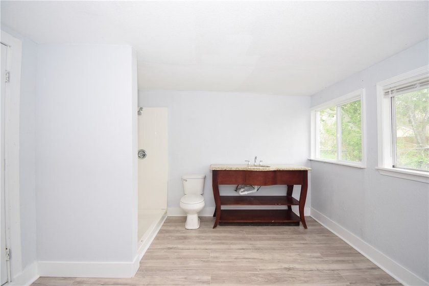 Just renovated!! Added another bedroom and large bathroom - photo 19