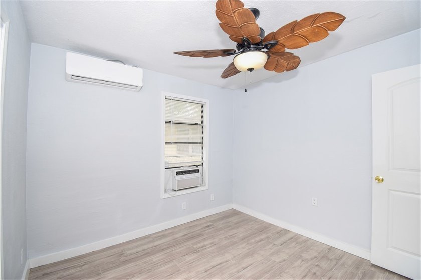 Just renovated!! Added another bedroom and large bathroom - photo 22