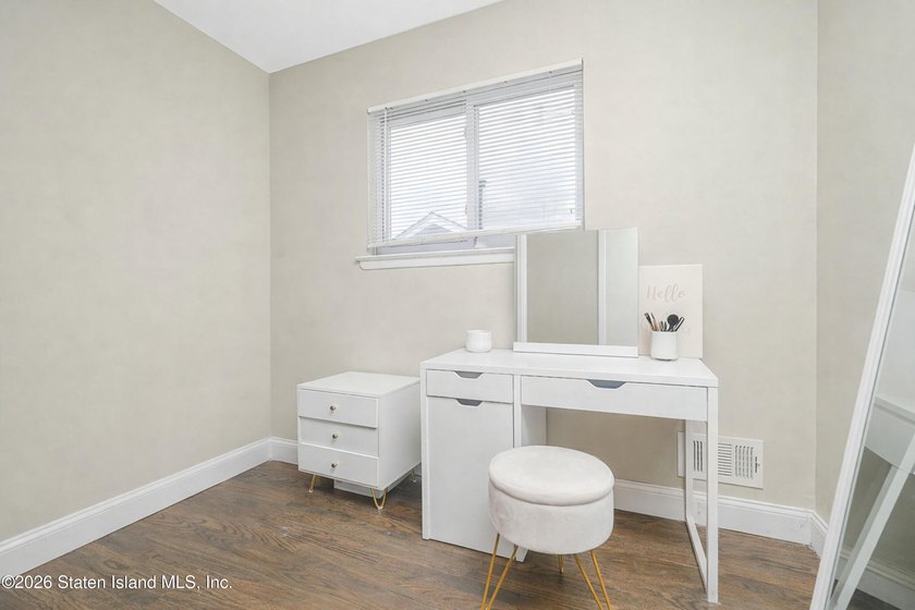 Beautifully maintained semi-attached home offering an abundance - photo 22