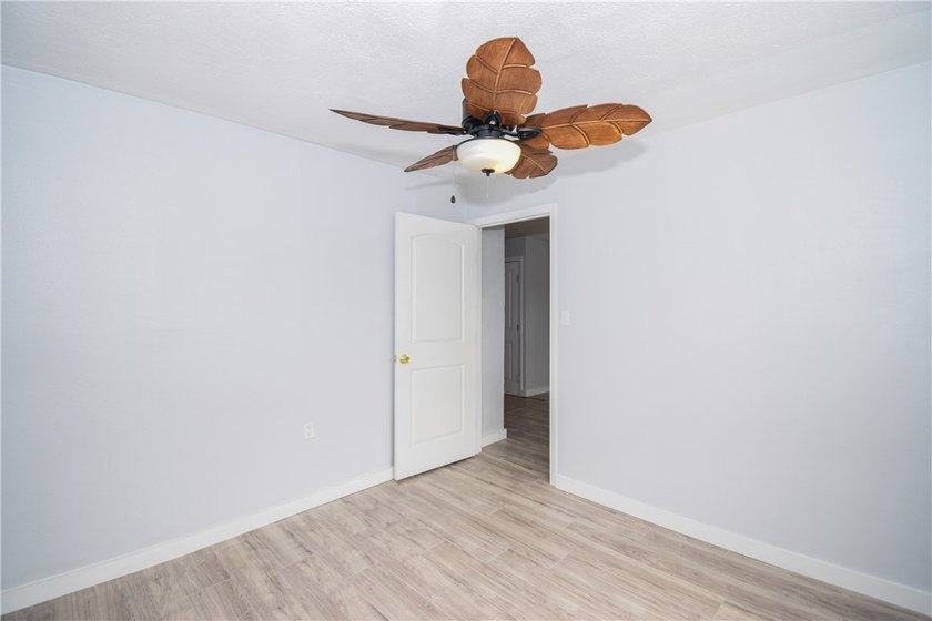 Just renovated!! Added another bedroom and large bathroom - photo 23